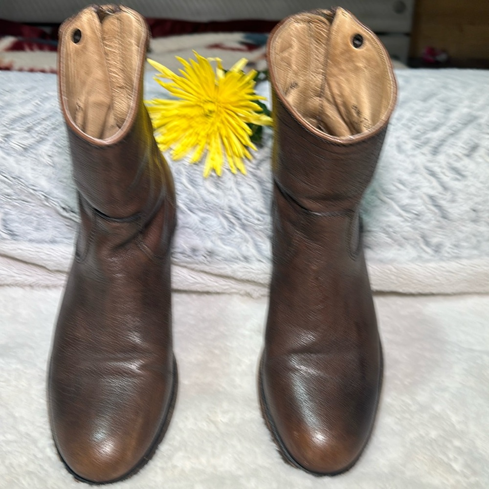 Frye leather brown distressed Melissa size 8 1/2 B Boots. Above the ankle. EUC‎ - Picture 2 of 8